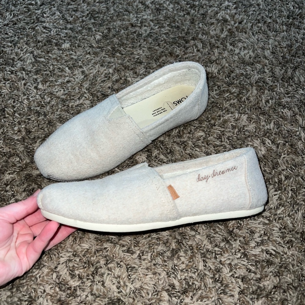 Toms Daydreamer Cream Slip On Shoes Size 8.5